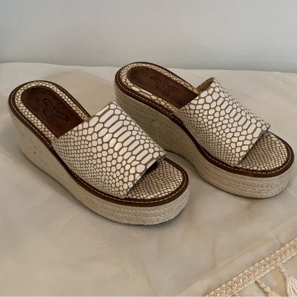 Freebird Miami Sandals - Picture 8 of 12